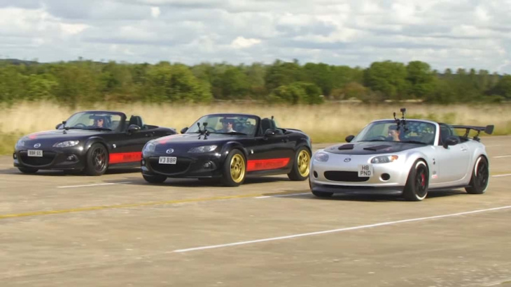 Vidéo de la course de dragster de la Mazda Miata. 