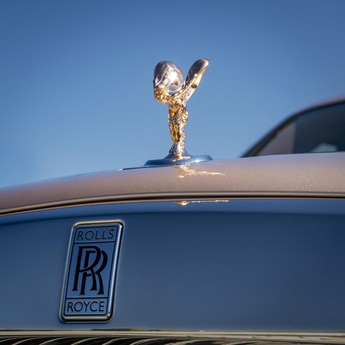 Il commande une Rolls-Royce Cullinan sur mesure… pour l’anniversaire de son père