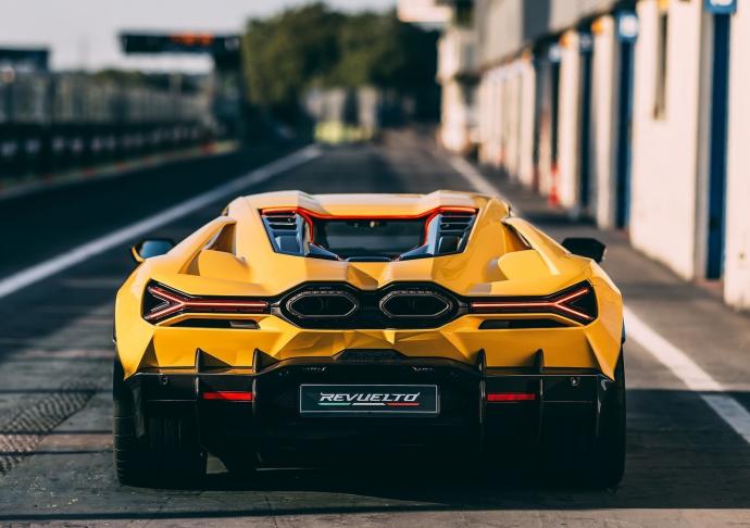 Lamborghini : électrification totale ou carburants synthétiques ?