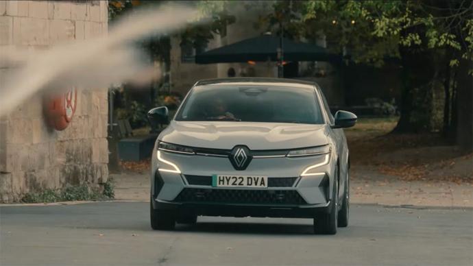 Le Renault Scénic Vision est la star d'une série Netflix, l’avez-vous remarqué ?