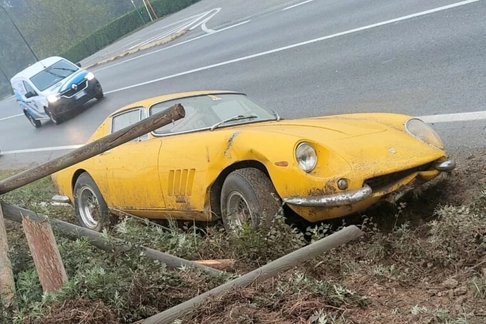 Crash : il sort de la route en Ferrari 275 GTB/4 à 3 millions d'euros