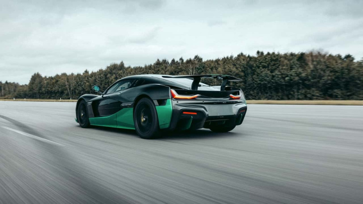 La voiture électrique la plus rapide du monde... en marche arrière ...
