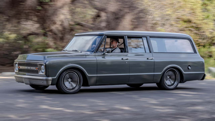 1970 Chevrolet Suburban Icon Reformer front angle on road
