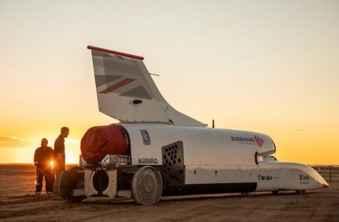 insolite, projet bloodhound : qui veut piloter cette fusée à 1.300 km/h ?