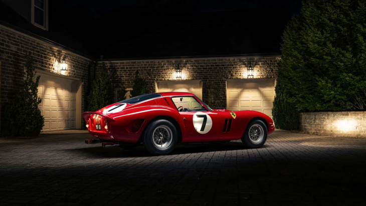 Une Ferrari GTO établie un nouveau record aux enchères avec un prix estimé de 51,7 millions de dollars