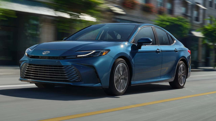 2025 toyota camry debut