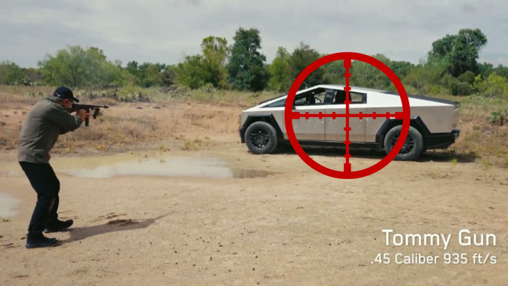 VIDEO - Le Tesla Cybertruck ne craint pas les balles de 9 mm