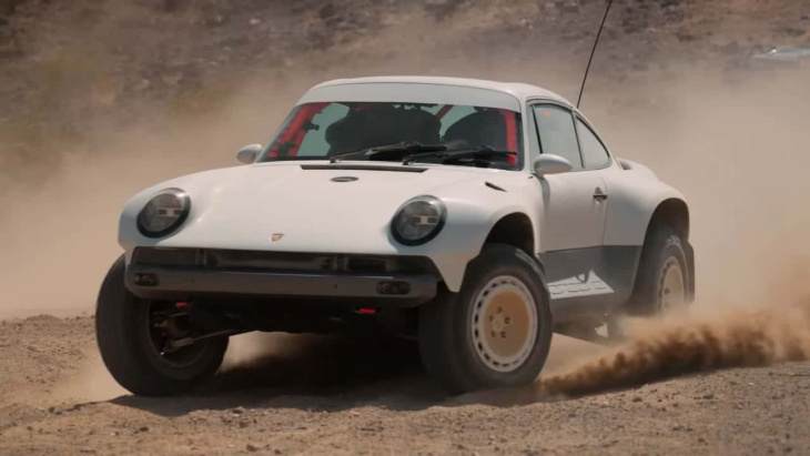 La Porsche 911 tout-terrain de Singer ACS se lance à l’assaut des dunes de sables