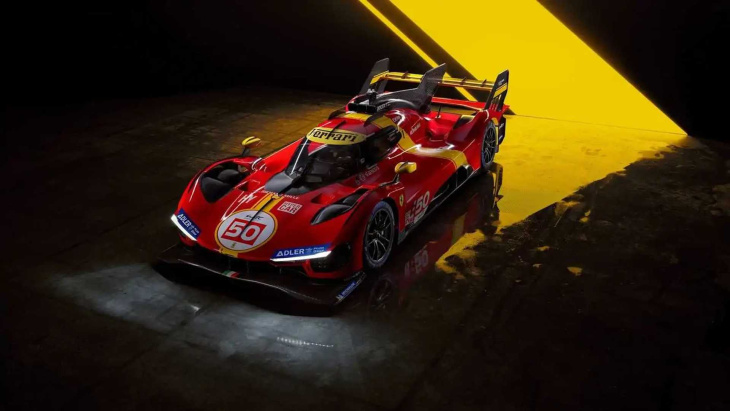 Un spectacle de lumière célèbre les employés de Ferrari à Maranello