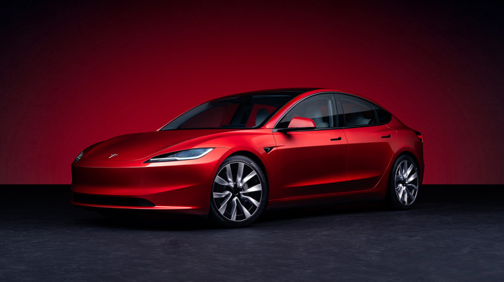 Voitures électriques : la nouvelle Tesla Model 3 part comme des petits pains