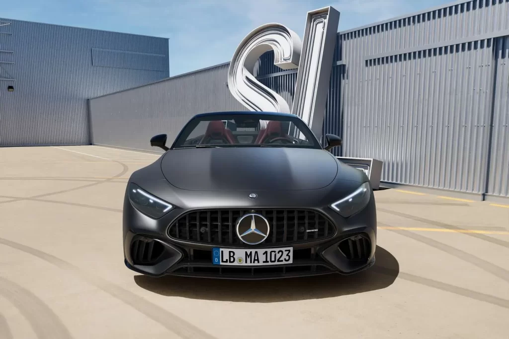 La Mercedes-AMG SL 2025 reçoit 1,047 livres-pied de couple