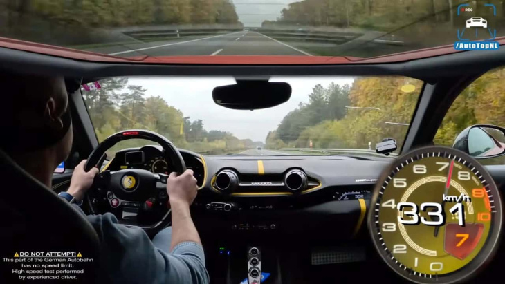 Regardez cette Ferrari 812 Superfast dépasser les 330 km/h sur l'autoroute
