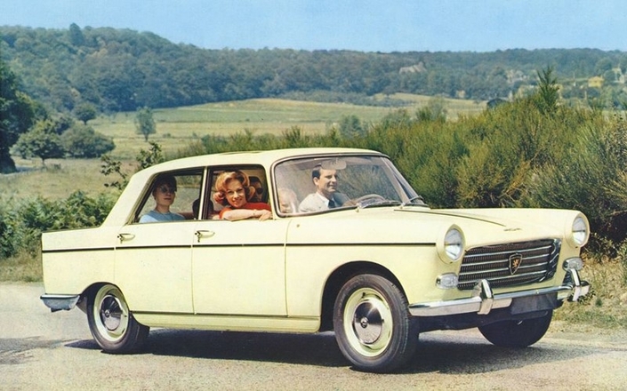 Une Lancia ? Non, la Peugeot 404, lancée en 1960.