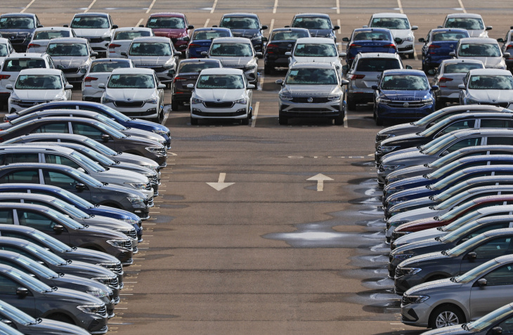 automobile : le marché français a retrouvé la santé en 2023, avec un nombre record de voitures électriques