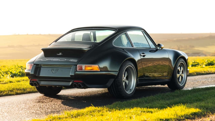 Cette magnifique Porsche 911 restomod adopte une carrosserie en carbone