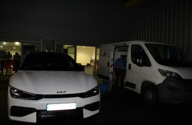 reportage – la concession kia qui vend le plus de voitures électriques de france ouvre ses ateliers à ses clients et les régale avec le v2l