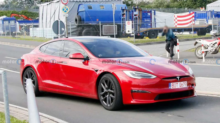 La Tesla Model S Plaid peut-elle battre la Dodge Challenger Demon ?
