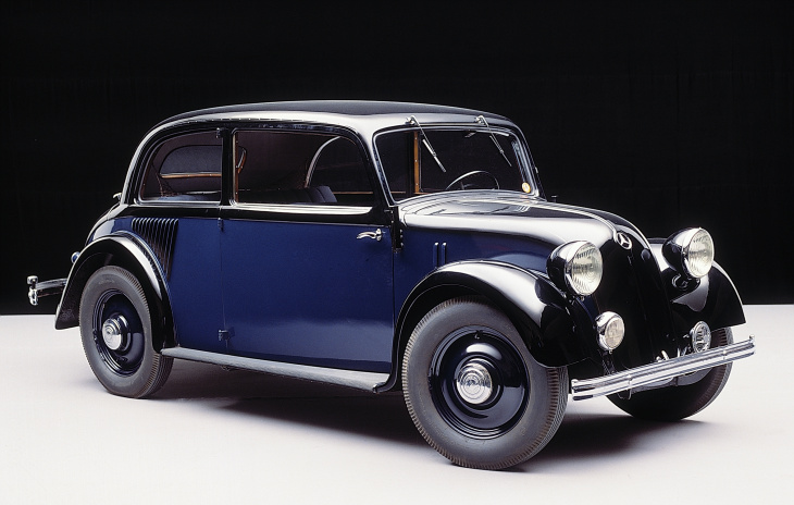 En 1934, la Mercedes 130 préfigurait la… Coccinelle !