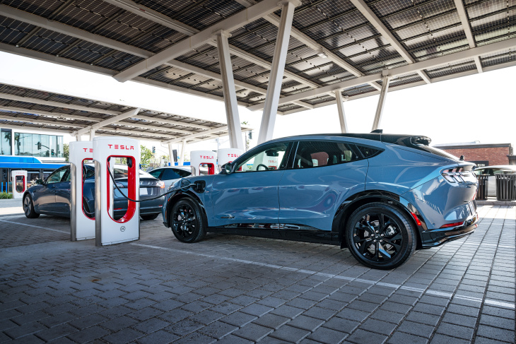 Les véhicules Ford peuvent désormais charger à une borne Tesla