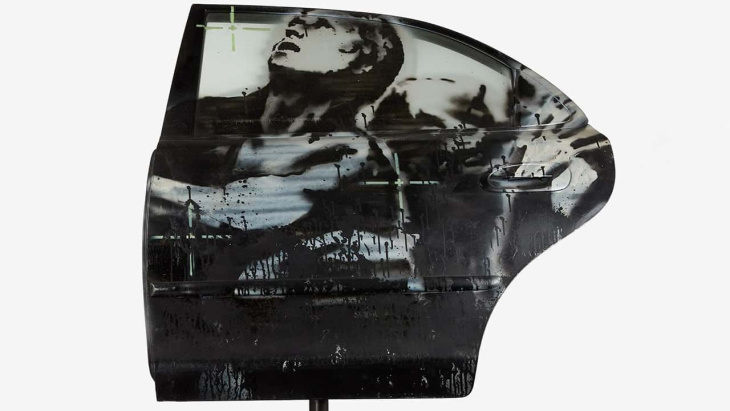 cette portière de mazda 323 peinte par banksy pourrait valoir 180 000 €