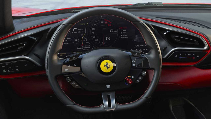 Près de la moitié des Ferrari vendues en 2023 étaient hybrides