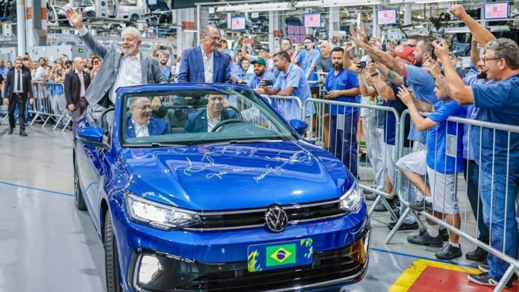 Volkswagen transforme une berline en un cabriolet à quatre portes