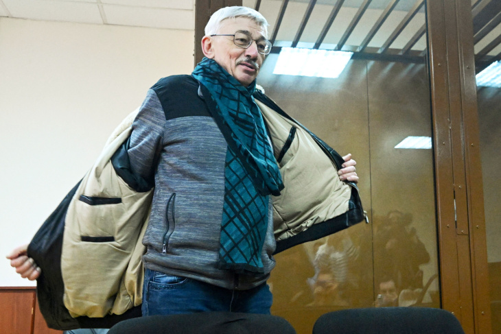 russie : l’opposant oleg orlov refuse de témoigner lors de son procès qu’il considère «injuste»