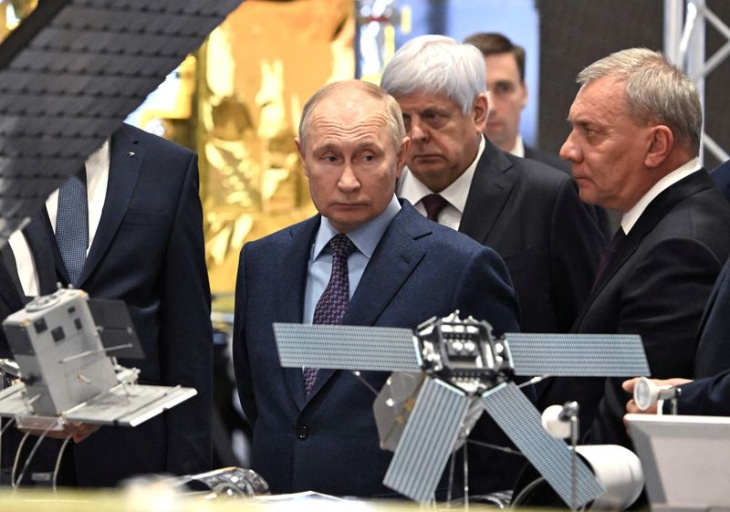 les états-unis ont mis en garde leurs alliés contre les capacités spatiales et nucléaires de la russie, affirme une source