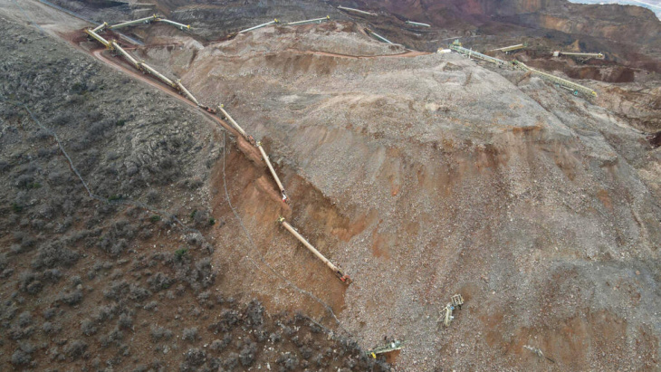 turquie: les autorités retirent le permis de la mine où sont piégés neufs mineurs