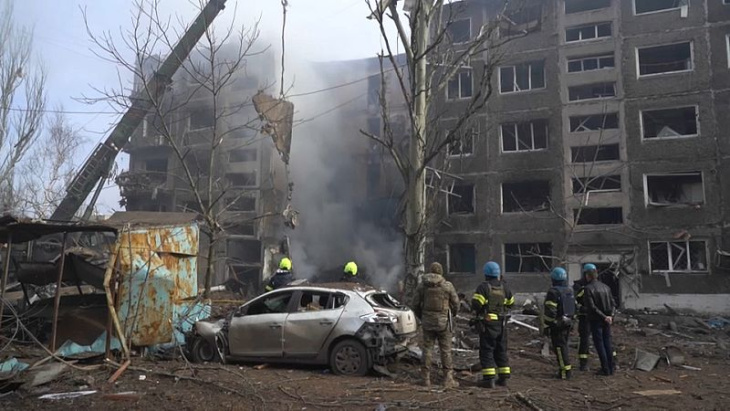 ukraine : reportage à selydove, où les habitants font face aux frappes russes quotidiennes
