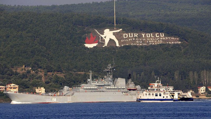 l'armée ukrainienne affirme avoir coulé un navire de débarquement russe en mer noire