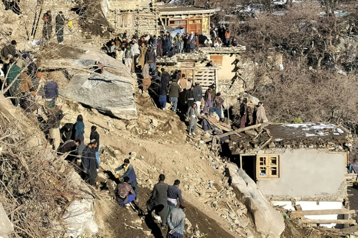 afghanistan: les secours atteignent le site d'un éboulement meurtrier