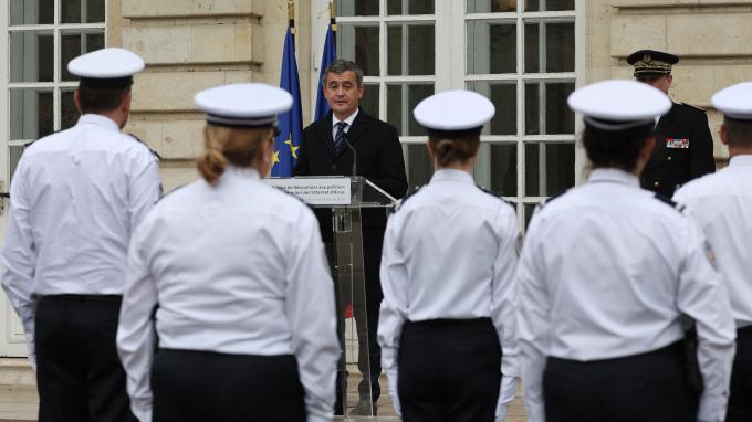 Le ministre de l'Intérieur a récompensé neuf policiers intervenus lors de l'attentat d'Arras