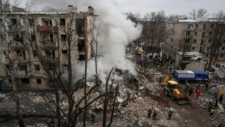 ukraine: à kharkiv, la vie, rythmée par les alertes aériennes, reprend peu à peu