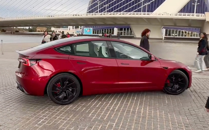 Tesla Model 3 : la version Performance fait une première sortie remarquée