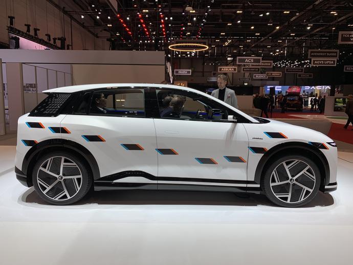 Salon de Genève 2024 : Foxtron Model B : l’Android de la voiture électrique