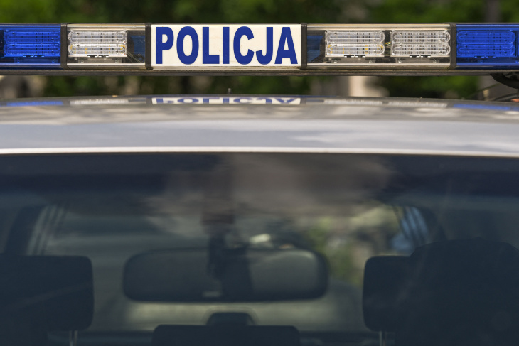 pologne : une voiture fauche des passants sur un passage piétons, 19 blessés dont deux graves