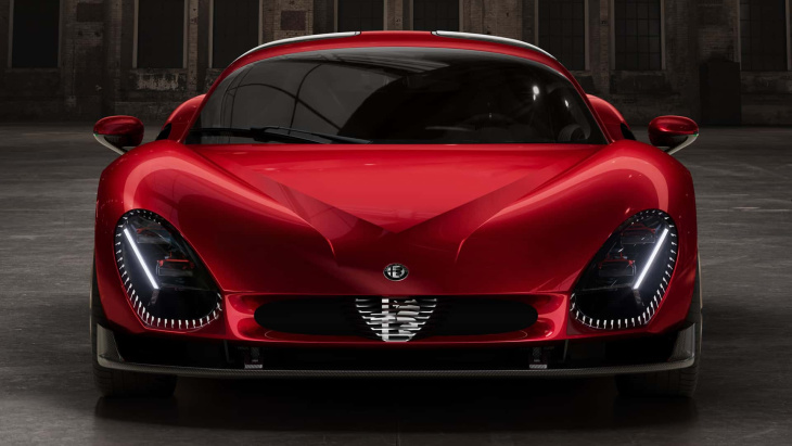 Alfa Romeo présente la nouvelle 33 Stradale avec un bleu royal