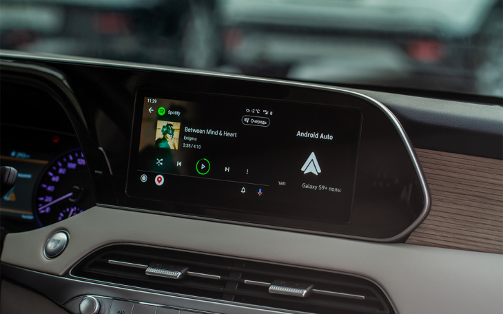 Android Auto va vous interdire d’utiliser certaines applications si vous êtes en train de conduire