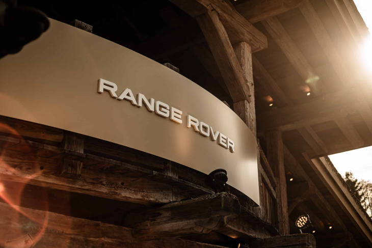 range rover house megève : un cadre d’exception pour un suv unique à découvrir jusqu’au 29 février