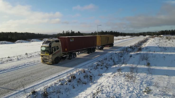 60 tonnes et 25 mètres de long: les méga-camions bientôt autorisés sur les routes françaises?