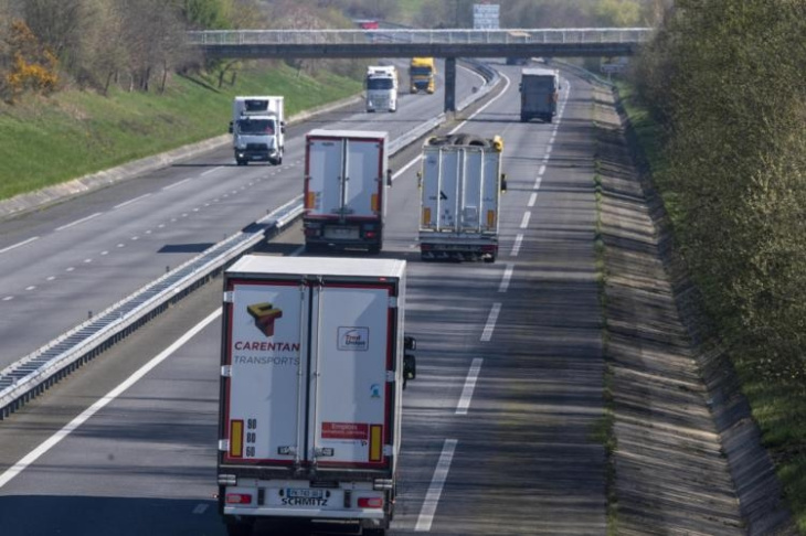 poids lourds : les méga-camions bientôt autorisés sur les routes françaises ?