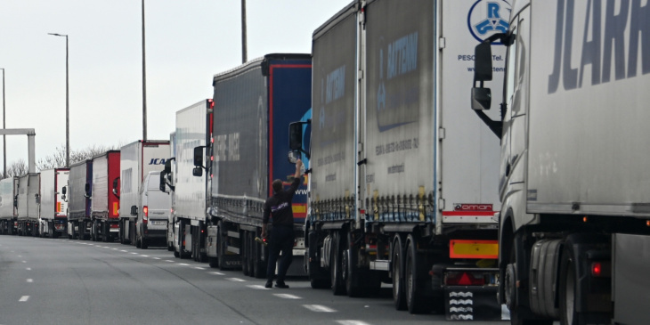 transports : l'ue se prononce pour une circulation facilitée des «méga-camions»