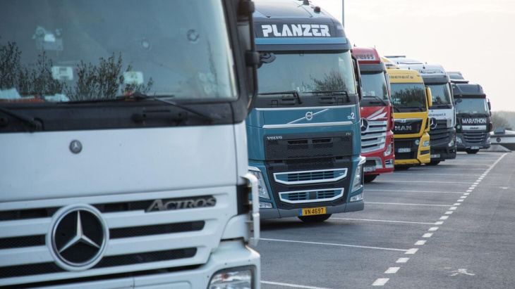 le parlement européen vote pour la directive autorisant les « méga camions »