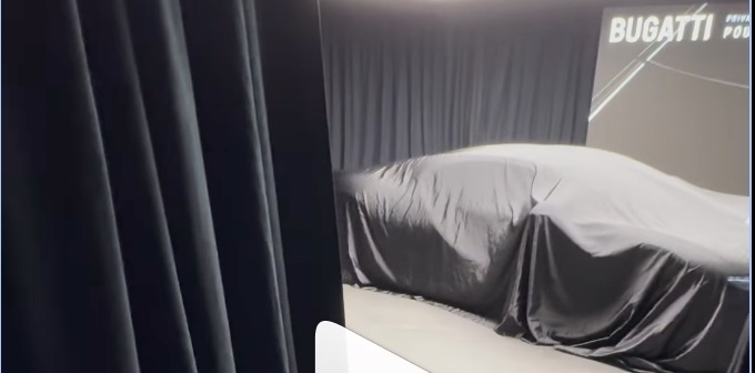 La nouvelle supercar hybride de Bugatti, cachée sous un drap (Instagram Mate Rimac).