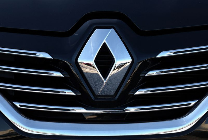 Fourgons électriques: Renault veut finaliser sa JV avec Volvo d'ici début avril, selon un porte-parole