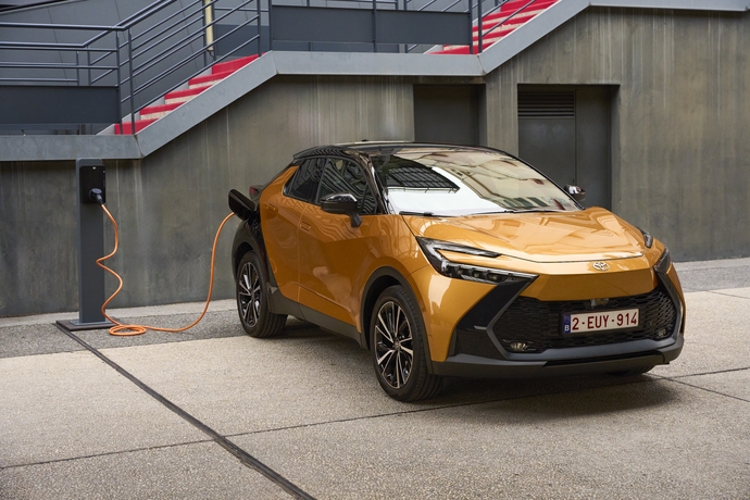 Toyota C-HR hybride rechargeable (2024) : l'économie au prix fort (Essai)
