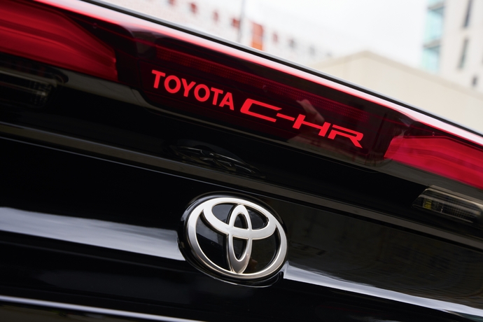 Toyota C-HR hybride rechargeable (2024) : l'économie au prix fort (Essai)