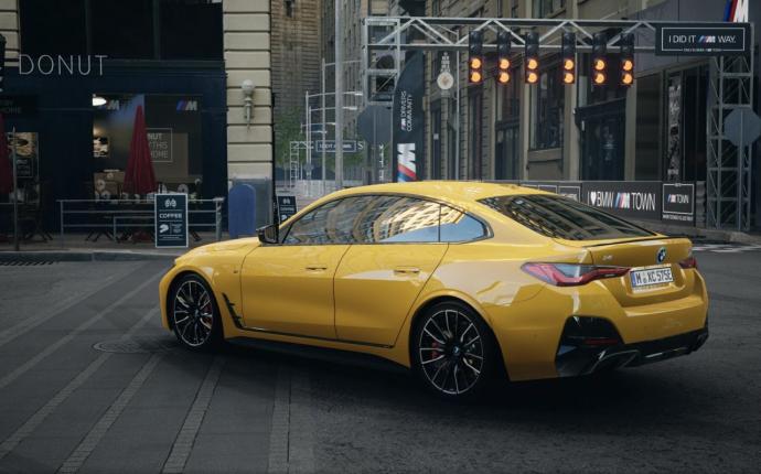 voitures électriques, electriques, config – et si on osait le jaune sur une bmw i4 m50 ?