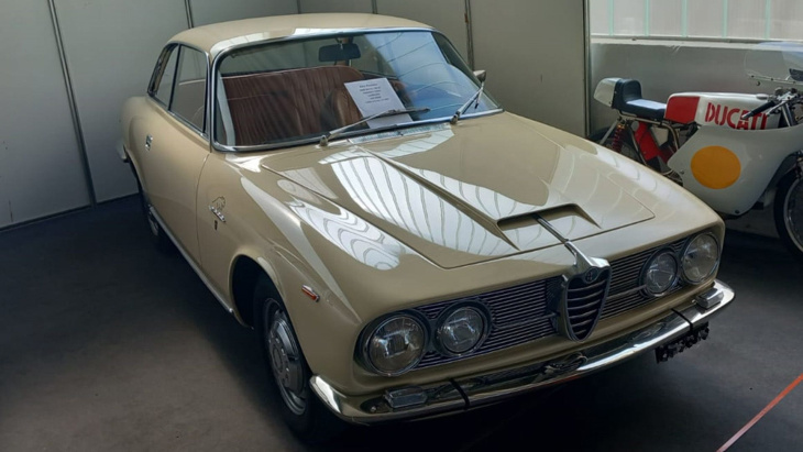 Cette Alfa Romeo 2600 Sprint a 60 ans : les photos d'un bolide à quatre roues
